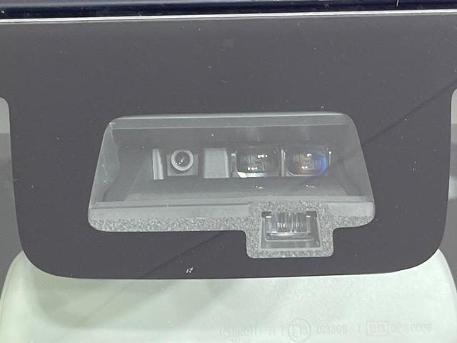 ジムニーシエラ ＪＣ　４ＷＤ　ＭＴ車　セーフティサポート　禁煙車　コーナーセンサー　スマートキー　ＬＥＤヘッド　ビルトインＥＴＣ　クルコン　オートライト　オートエアコン　純正１５インチアルミ　ＬＥＤフォグ（3枚目）