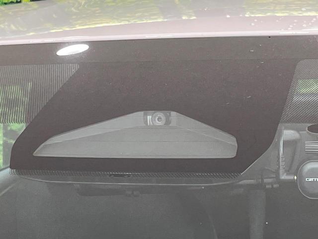 【トヨタセーフティセンス】走行中に前方の車両等を認識し、衝突しそうな時は警報とブレーキで衝突回避と被害軽減をアシスト。より安全にドライブをお楽しみいただけます。