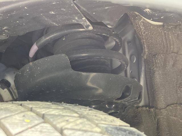 お車を安心してお乗りいただく為には、足回りの定期点検が欠かせません。サービスサポート（有償保証）では無料点検もご提供しており、安心のカーライフをお過ごしいただけるサポート体制が整っています。