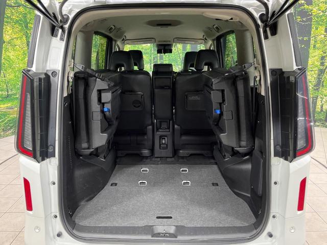 普段のお買い物や通勤、送迎等に十分な荷室スペースを確保しております。セカンドシートを倒すと、大きな荷物の積載も可能です♪