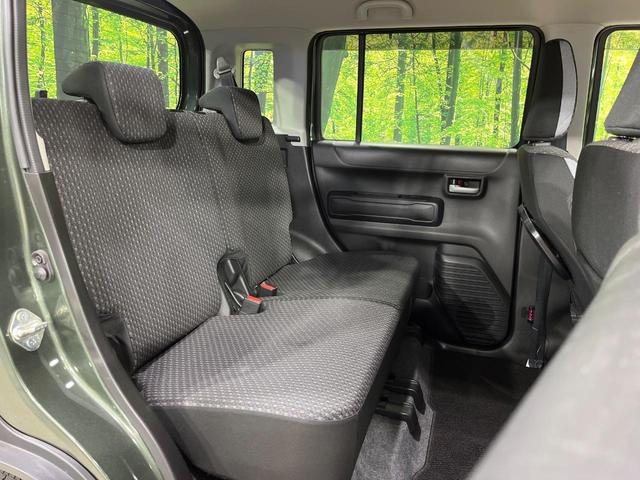 後部座席も気になるようなキズ・汚れやへたり等、大きなダメージはなく、良好な状態です。