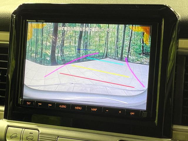 【バックカメラ】駐車時に後方がリアルタイム映像で確認できます。大型商業施設や立体駐車場での駐車時や、夜間のバック時に大活躍！運転スキルに関わらず、今や必須となった装備のひとつです！