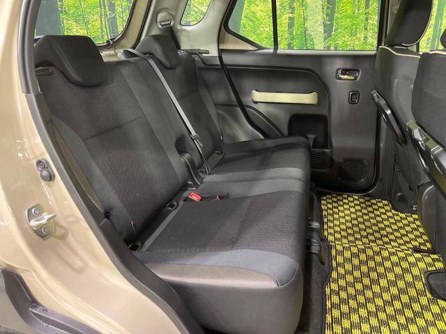 後部座席も気になるようなキズ・汚れやへたり等、大きなダメージはなく、良好な状態です。