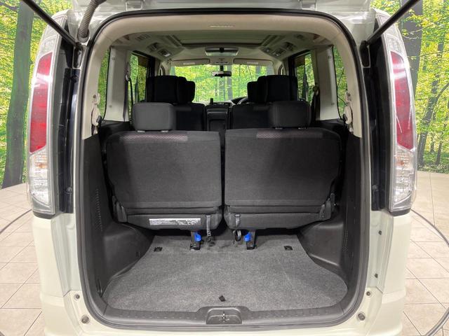 セレナ ハイウェイスター　Ｖセレクション　４ＷＤ　パノラミックルーフ　両側電動スライド　純正ナビ　ＡＬＰＩＮＥ後席モニター　バックカメラ　禁煙車　スマートキー　ＨＩＤヘッド　ビルトインＥＴＣ　クルコン　オートライト　オートエアコン（13枚目）