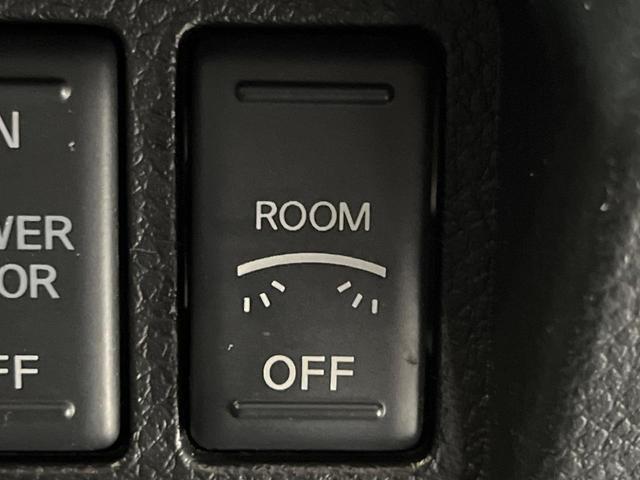 セレナ ハイウェイスター　Ｖセレクション　４ＷＤ　パノラミックルーフ　両側電動スライド　純正ナビ　ＡＬＰＩＮＥ後席モニター　バックカメラ　禁煙車　スマートキー　ＨＩＤヘッド　ビルトインＥＴＣ　クルコン　オートライト　オートエアコン（62枚目）