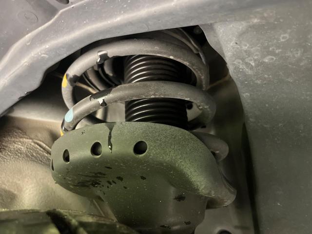 レガシィアウトバック リミテッド　本州仕入れ　４ＷＤ　ＳＤナビ　アイサイトＶｅｒ３　レーダークルーズ　禁煙車　レザーシート　コーナーセンサー　スマートキー　ＬＥＤヘッド　ビルトインＥＴＣ　純正１８インチアルミ　車線逸脱警報（21枚目）