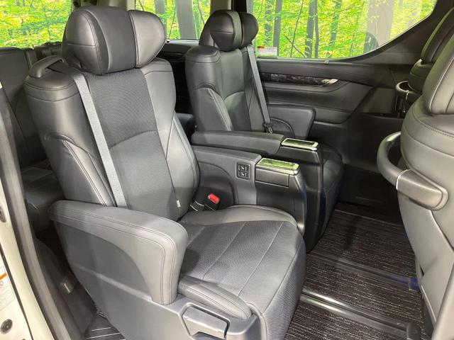 アルファード ２．５Ｓ　Ｃパッケージ　４ＷＤ　寒冷地仕様　両側電動ドア　純正９．２インチナビ　後席モニター　バックカメラ　セーフティーセンス　レーダークルーズ　禁煙車　電動リアゲート　革調シート　前席シートエアコン・ヒーター（9枚目）