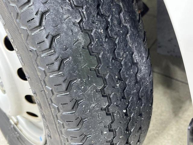 キャリイトラック KX 本州仕入れ 4WD MT車 純正12インチスチールホイール CD再生 フォグライト ヘッドライトレベライザー パワーウィンドウ AUX ブラックインテリア(34枚目)