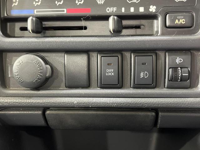キャリイトラック KX 本州仕入れ 4WD MT車 純正12インチスチールホイール CD再生 フォグライト ヘッドライトレベライザー パワーウィンドウ AUX ブラックインテリア(47枚目)