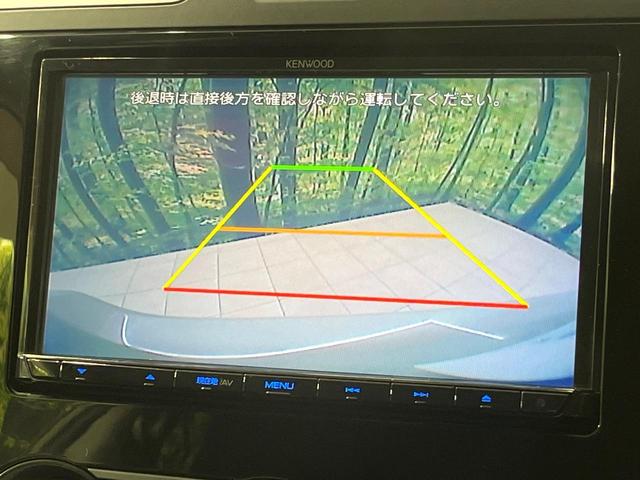 【バックカメラ】駐車時に後方がリアルタイム映像で確認できます。大型商業施設や立体駐車場での駐車時や、夜間のバック時に大活躍！運転スキルに関わらず、今や必須となった装備のひとつです！