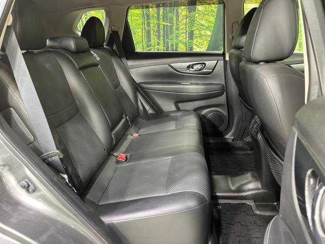 エクストレイル ２０Ｘｔ　エマージェンシーブレーキパッケージ　４ＷＤ　メーカーオプションナビ　全周囲カメラ　エマージェンシーブレーキ　禁煙車　電動リアゲート　レザーシート　ドラレコ　コーナーセンサー　ＬＥＤヘッド　ビルトインＥＴＣ　クルコン　純正１７インチＡＷ（9枚目）