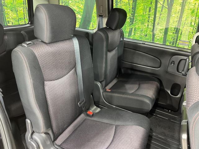 セレナ ハイウェイスター　４ＷＤ　両側電動スライドドア　バックカメラ　ＳＤナビ　禁煙車　スマートキー　ＨＩＤヘッド　ビルトインＥＴＣ　クルコン　純正１５インチアルミ　オートライト　オートエアコン　リアエアコン　横滑り防止装置（9枚目）