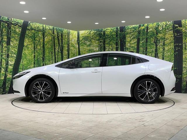 プリウス Z 4WD ガラスルーフ 純正12インチナビ 全周囲カメラ 寒冷地仕様 100V電源 セーフティセンス レーダークルーズ 禁煙車 合皮シート シートベンチレーション パワーシート コーナーセンサ-(24枚目)