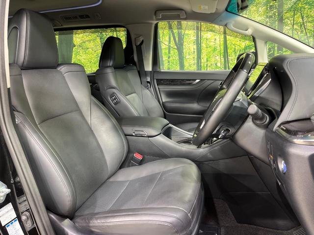 アルファードハイブリッド ＳＲ　Ｃパッケージ　４ＷＤ　寒冷地仕様　両側電動ドア　純正９インチディスプレイオーディオ　後席モニター　バックカメラ　ＡＣ１００Ｖ電源　セーフティーセンス　レーダークルーズ　禁煙車　パワーバックドア　合皮シート（8枚目）