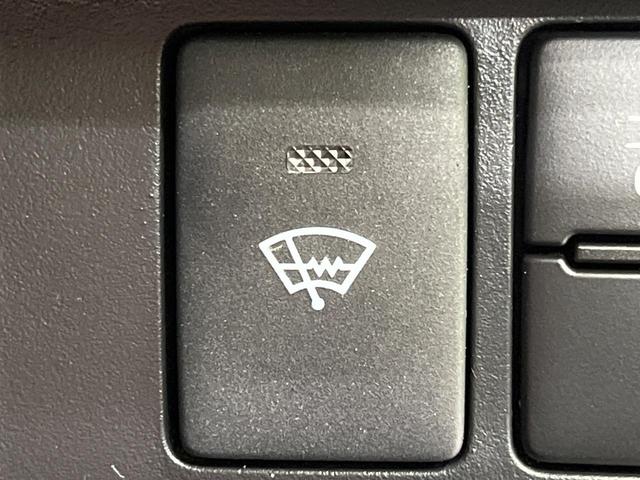 ルーミー カスタムＧ　４ＷＤ　両側電動ドア　ＳＤナビ　バックカメラ　寒冷地仕様　スマートアシスト　レーダークルーズ　禁煙車　コーナーセンサー　スマートキー　ＬＥＤヘッド　ＥＴＣ　純正１４インチアルミ　オートハイビーム（4枚目）