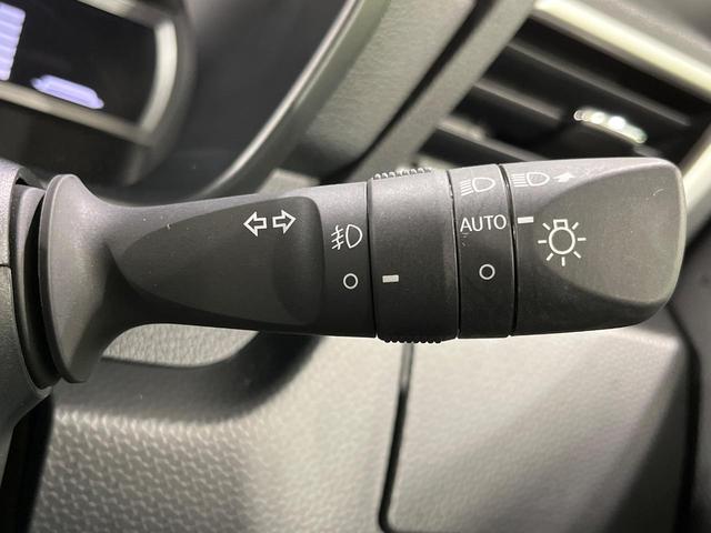 ルーミー カスタムＧ　４ＷＤ　両側電動ドア　ＳＤナビ　バックカメラ　寒冷地仕様　スマートアシスト　レーダークルーズ　禁煙車　コーナーセンサー　スマートキー　ＬＥＤヘッド　ＥＴＣ　純正１４インチアルミ　オートハイビーム（45枚目）