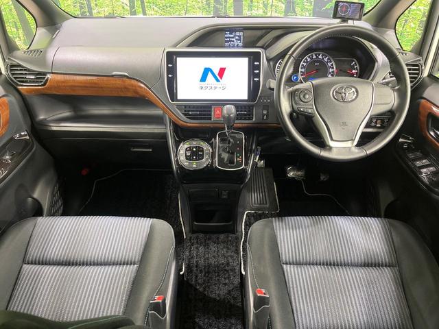 ヴォクシー ＺＳ　煌ＩＩ　４ＷＤ　両側電動ドア　純正９型ナビ　バックカメラ　寒冷地仕様　セーフティセンス　禁煙車　ドラレコ　スマートキー　ＬＥＤヘッド　ＥＴＣ　オートハイビーム　オートライト　デュアルエアコン　リアエアコン（2枚目）