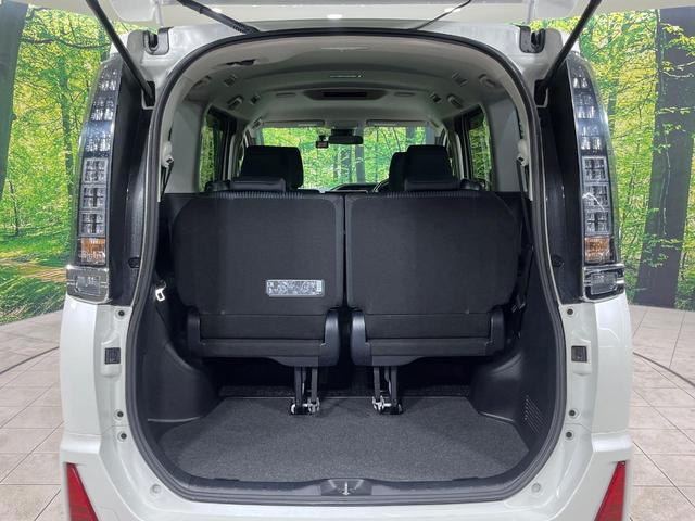 ヴォクシー ＺＳ　煌ＩＩ　４ＷＤ　両側電動ドア　純正９型ナビ　バックカメラ　寒冷地仕様　セーフティセンス　禁煙車　ドラレコ　スマートキー　ＬＥＤヘッド　ＥＴＣ　オートハイビーム　オートライト　デュアルエアコン　リアエアコン（11枚目）
