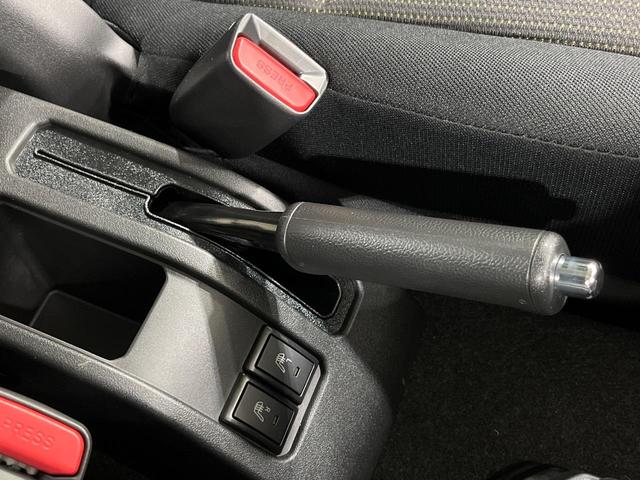 ジムニー ＸＣ　届出済未使用車　４ＷＤ　ターボ　セーフティーサポート　コーナーセンサー　スマートキー　ＬＥＤヘッド　クルーズコントロール　純正１６インチアルミ　オートハイビーム　車線逸脱警報　オートライト（46枚目）