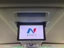 【フリップダウンモニター】大画面モニターで後席でもエンタメをお楽しみいただけます。小さなお子様にも大人気の装備です♪