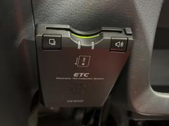 【ＥＴＣ】高速道路の料金所をストレスなく通過！話題のスポットやサービスエリアに多い「スマートIntercooler」利用時は必須のアイテムです。当店でセットアップを実施、ご納車当日からすぐにご利用いただけます！ 4