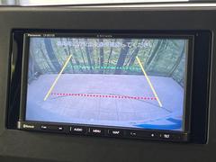 【バックカメラ】駐車時に後方がリアルタイム映像で確認できます。大型商業施設や立体駐車場での駐車時や、夜間のバック時に大活躍！運転スキルに関わらず、今や必須となった装備のひとつです！ 5