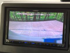 【バックカメラ】駐車時に後方がリアルタイム映像で確認できます。大型商業施設や立体駐車場での駐車時や、夜間のバック時に大活躍！運転スキルに関わらず、今や必須となった装備のひとつです！ 5