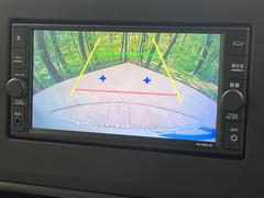 【バックカメラ】駐車時に後方がリアルタイム映像で確認できます。大型商業施設や立体駐車場での駐車時や、夜間のバック時に大活躍！運転スキルに関わらず、今や必須となった装備のひとつです！ 4