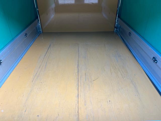 NT100クリッパートラック 幌車 走行距離1000km台 禁煙車 MT5速 AC ライトレベライザー Wエアバッグ(12枚目)