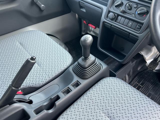 NT100クリッパートラック 幌車 走行距離1000km台 禁煙車 MT5速 AC ライトレベライザー Wエアバッグ(24枚目)