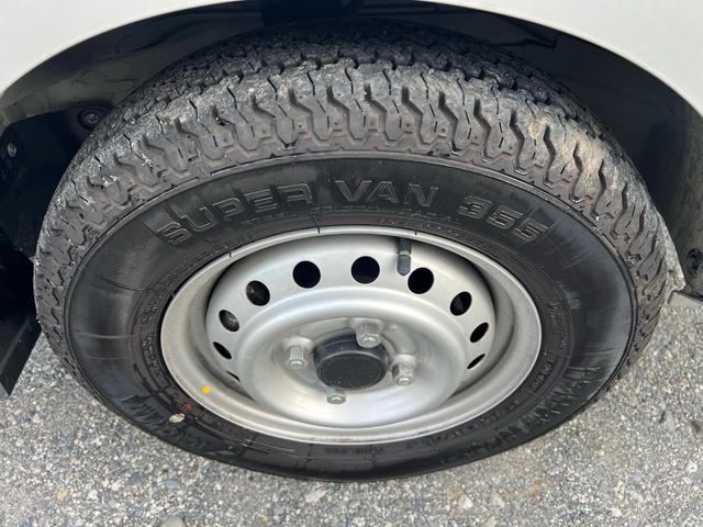 NT100クリッパートラック 幌車 走行距離1000km台 禁煙車 MT5速 AC ライトレベライザー Wエアバッグ(40枚目)