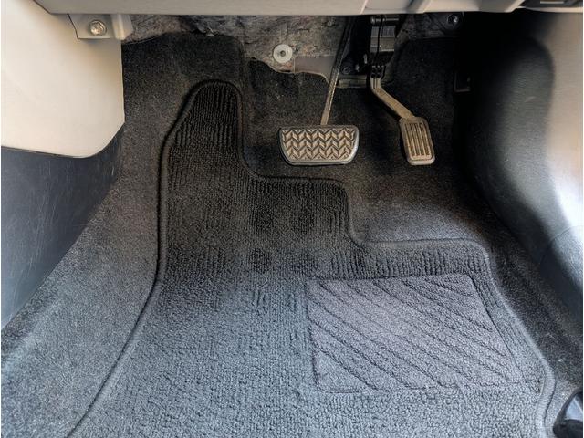 iQ 130G 車検令和9年8月 純正ナビ 地デジ Bluetooth プッシュスタート 純正AW16インチ 電動格納ミラー(18枚目)