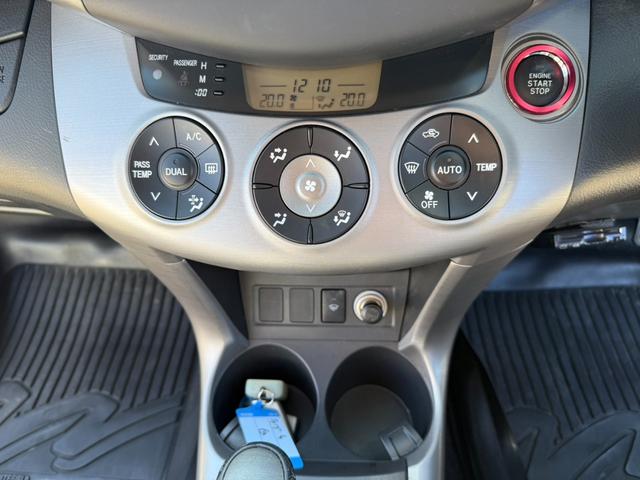 ＲＡＶ４ Ｘリミテッド　夏冬タイヤ　ナビバックカメラ　ＥＴＣ（4枚目）