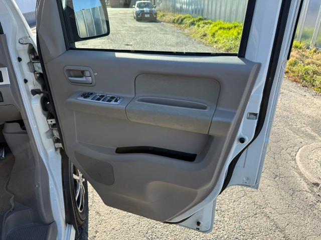 エブリイワゴン ＰＺターボスペシャル　ナビバックカメラ　両側パワースライドドア　電動サイドステップ　ヒッチメンバー　ルーフキャリア（8枚目）