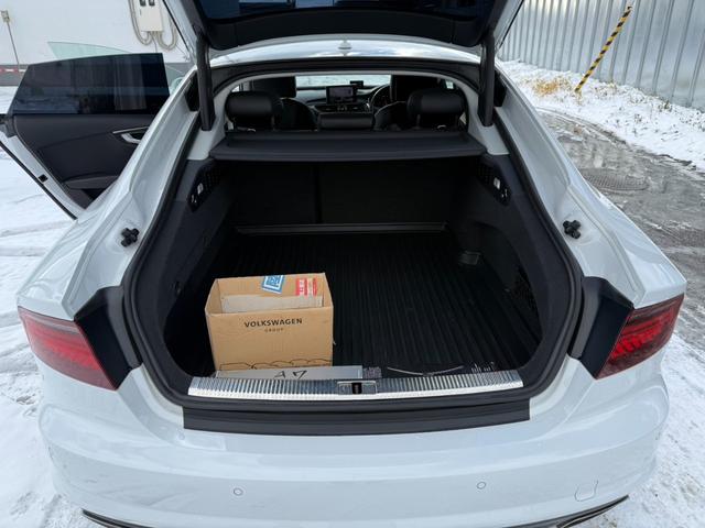 A7スポーツバック 2.0TFSIクワトロ 夏冬タイヤ 夏BBS20インチ ナビバックカメラ ETC ブレンボ 本革 パワーバックドア(30枚目)