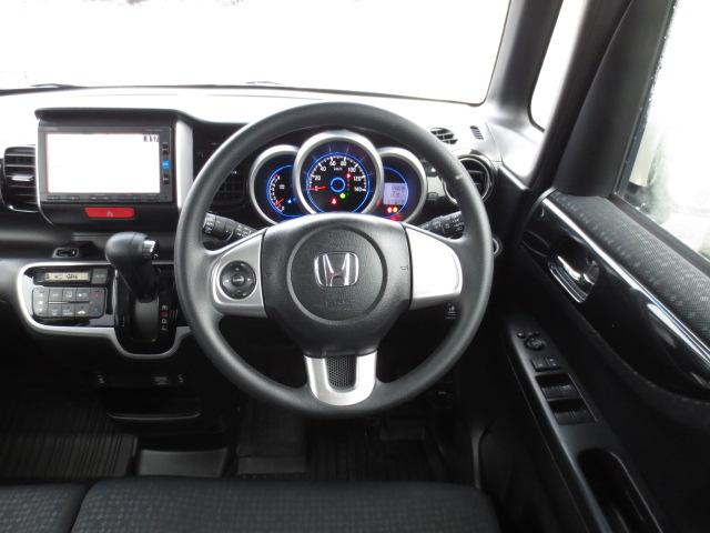 Ｎ－ＢＯＸカスタム Ｇ・Ｌパッケージ　４ＷＤ　走行５．８万ｋｍ　ＢＴ対応ナビ　ワンセグＴＶ　ＨＩＤヘッドライト　パワースライドドア　ＡＷ一式車載（5枚目）