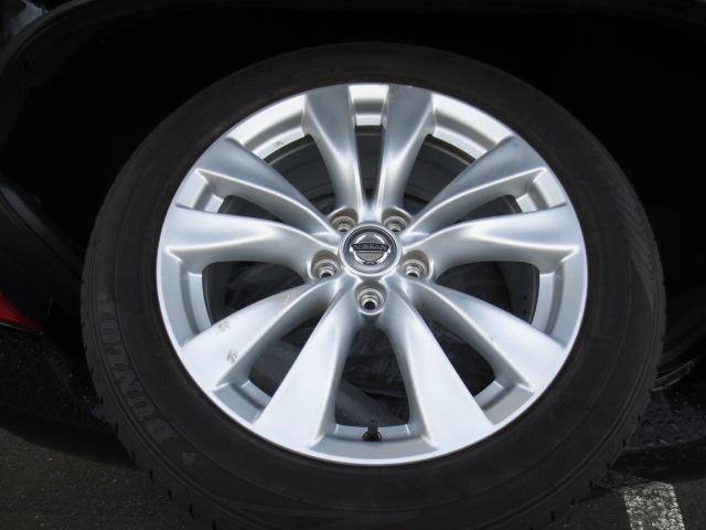 夏タイヤ装着純正１８インチアルミホイール車載しています。