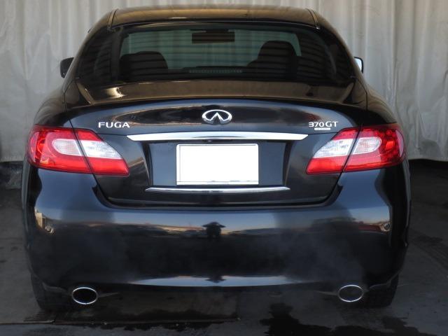 タイヤ・オイル交換などの日常整備や、車検対応、事故や故障の修理対応など、様々な場面にてお客様をサポート致します。