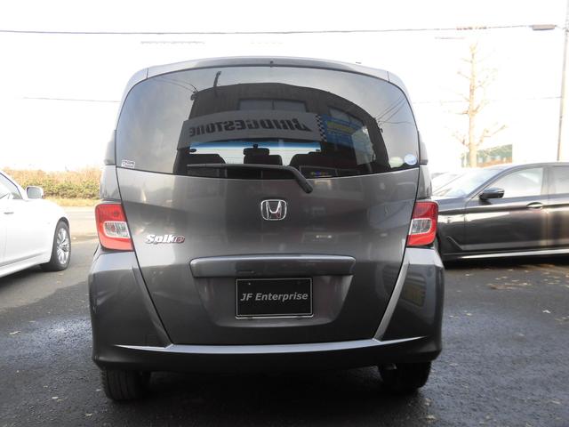 フリードスパイク Ｇ　ジャストセレクション　Ｇａｔｈｅｒｓナビ、ワンセグＴＶ　オートエアコン　ＥＴＣ　トラクションコントロール　禁煙車　左リアパワースライドドア（5枚目）