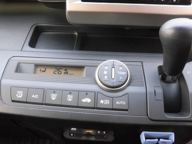 フリードスパイク Ｇ　ジャストセレクション　Ｇａｔｈｅｒｓナビ、ワンセグＴＶ　オートエアコン　ＥＴＣ　トラクションコントロール　禁煙車　左リアパワースライドドア（12枚目）