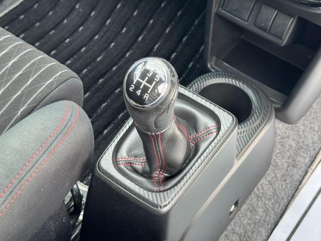 アルトワークス ベースグレード　４ＷＤ　ターボ　レカロシート　フジツボマフラー　カヤバ　５速マニュアル　ナビ　フルセグ　ＰＵＳＨスタート　盗難防止システム　オートライト　ダブルエアバック　衝突安全ボディ　イモビライザー　本州仕入れ（4枚目）