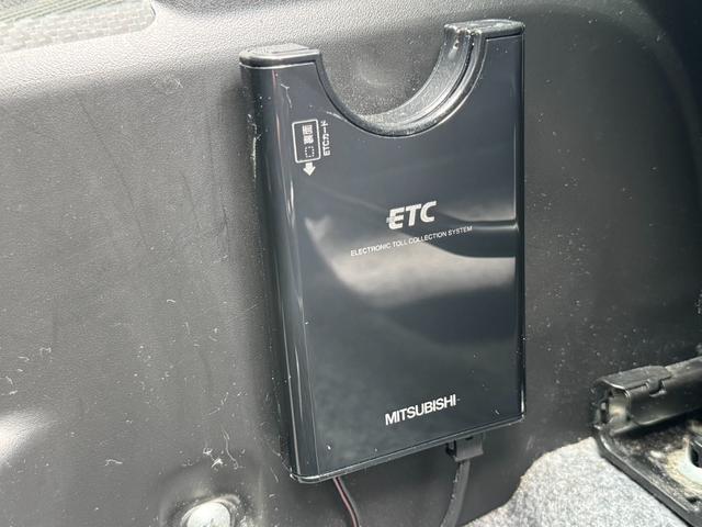 アルトワークス ベースグレード　４ＷＤ　ターボ　レカロシート　フジツボマフラー　カヤバ　５速マニュアル　ナビ　フルセグ　ＰＵＳＨスタート　盗難防止システム　オートライト　ダブルエアバック　衝突安全ボディ　イモビライザー　本州仕入れ（10枚目）