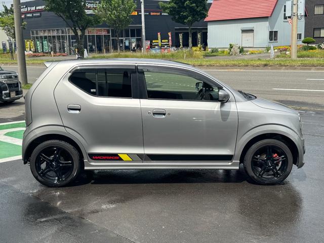 アルトワークス ベースグレード　４ＷＤ　ターボ　レカロシート　フジツボマフラー　カヤバ　５速マニュアル　ナビ　フルセグ　ＰＵＳＨスタート　盗難防止システム　オートライト　ダブルエアバック　衝突安全ボディ　イモビライザー　本州仕入れ（26枚目）