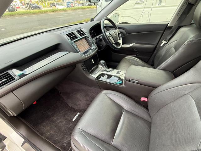 クラウン ２．５アスリートｉ－Ｆｏｕｒ　プレミアムエディション　★サンルーフ★革シート★Ｂカメラ★Ｂｌｕｅｔｏｏｔｈ★ＥＴＣ★クルコン★エンスタ★シートヒーター★シートエアコン★パワーシート★ＰＵＳＨスタート★エアバック★盗難防止システム★キーレス★ナビ★ＴＶ（41枚目）