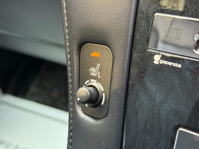 クラウン アスリートｉ－Ｆｏｕｒプレミアムエディション　★４ＷＤ★革シート★ＥＴＣ★Ｂカメラ★クルコン★シートヒーター★ＰＵＳＨスタート★キーレス★ナビ★盗難防止システム★エアバック★本州仕入れ（14枚目）