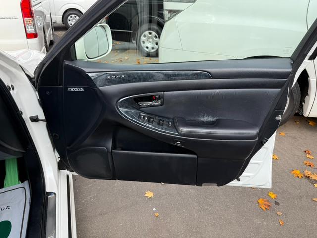 クラウン アスリートｉ－Ｆｏｕｒプレミアムエディション　★４ＷＤ★革シート★ＥＴＣ★Ｂカメラ★クルコン★シートヒーター★ＰＵＳＨスタート★キーレス★ナビ★盗難防止システム★エアバック★本州仕入れ（29枚目）