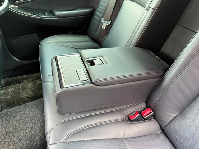 クラウン アスリートｉ－Ｆｏｕｒプレミアムエディション　★４ＷＤ★革シート★ＥＴＣ★Ｂカメラ★クルコン★シートヒーター★ＰＵＳＨスタート★キーレス★ナビ★盗難防止システム★エアバック★本州仕入れ（40枚目）