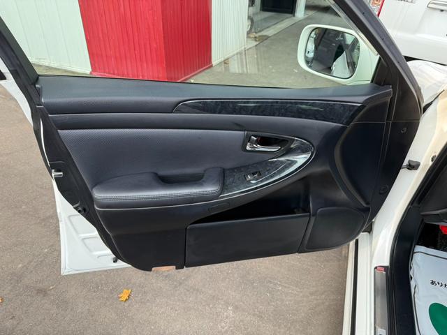 クラウン アスリートｉ－Ｆｏｕｒプレミアムエディション　★４ＷＤ★革シート★ＥＴＣ★Ｂカメラ★クルコン★シートヒーター★ＰＵＳＨスタート★キーレス★ナビ★盗難防止システム★エアバック★本州仕入れ（45枚目）