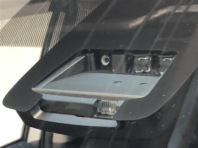 シエンタ Ｇ　衝突被害軽減　ウォークスルー　ＶＳＣ　リアカメラ　デュアルパワースライドドア　メディアプレイヤー接続　４ＷＤ車　キーフリーシステム　ＡＡＣ　パワーウインドウ　ナビ＆ＴＶ　寒冷地　三列シート　メモリナビ（4枚目）