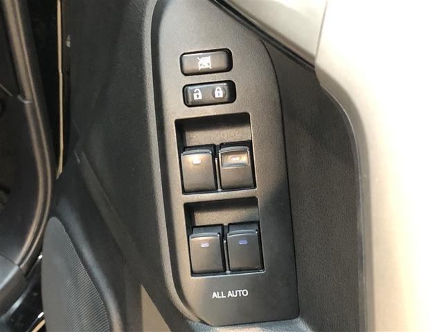 パワーウインドウスイッチでドアガラスを開閉できます。